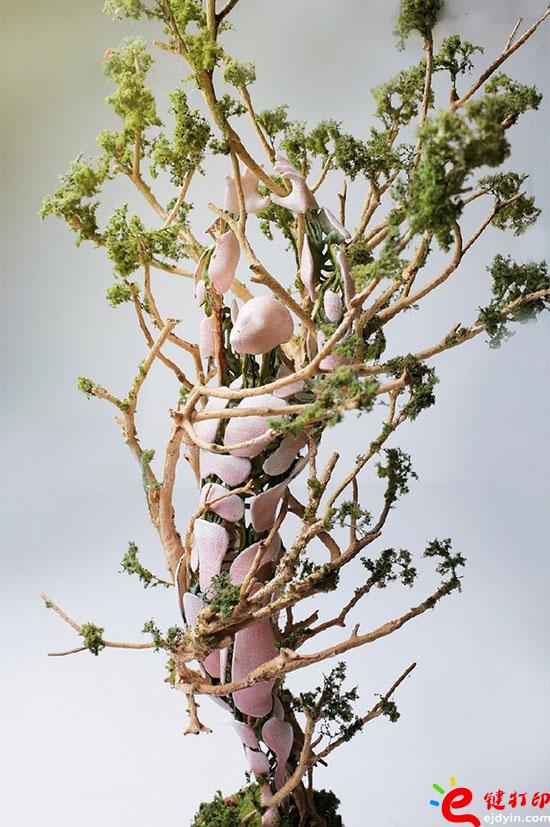 3d打印藝術品,3d打印作品,3d打印工藝品,3d打印藝術雕塑,3d打印藝術,3D打印服務 3D打印有多神奇？這個話題一直被大家能津津樂道的談論著。答案其實也簡單，那就是3D打印擁有無限可能。本文有藝術家用3D打印樹木來詮釋一年四季的變化。一起來看看。