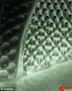 阿迪達(dá)斯率先推出3D打印量產(chǎn)時(shí)尚跑鞋,大量節(jié)約開(kāi)模具成本 阿迪達(dá)斯率先推出3D打印量產(chǎn)時(shí)尚跑鞋,大量節(jié)約開(kāi)模具成本